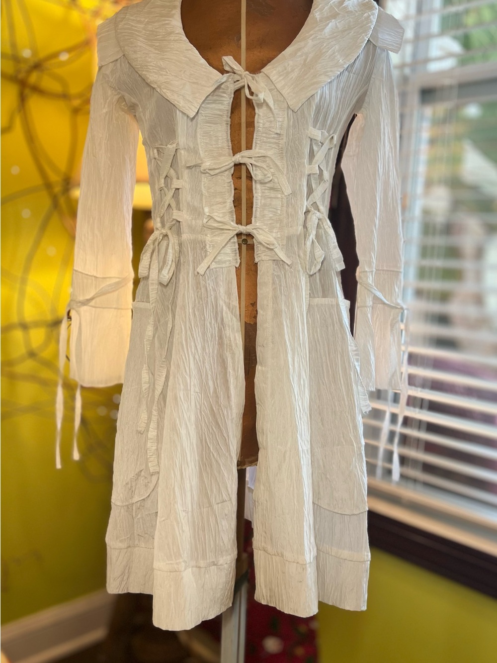 Women’s White Long Sleeve Lace-Up Tie Front Dress/jacket